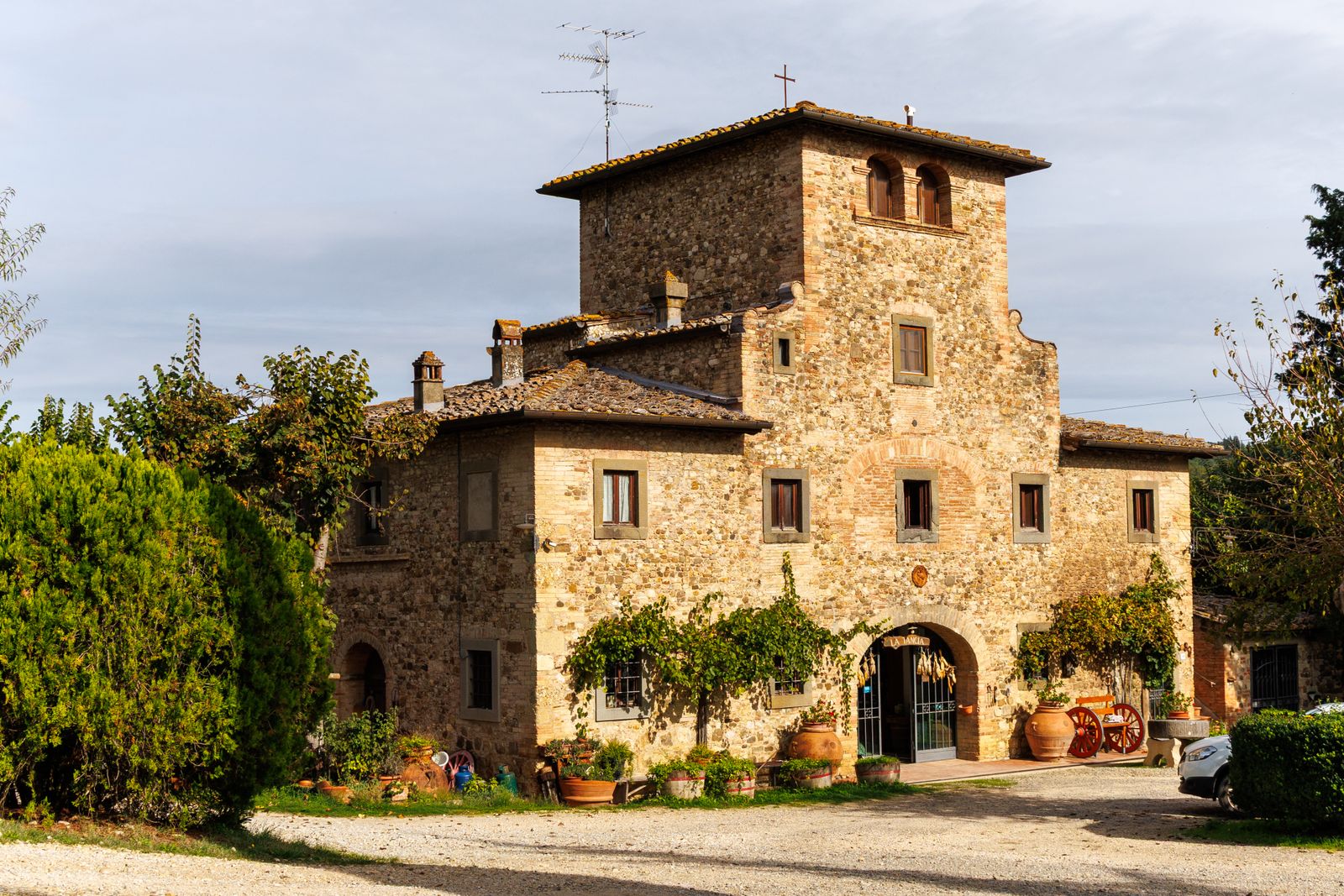 Antica dimora rurale in pietra immersa nel verde